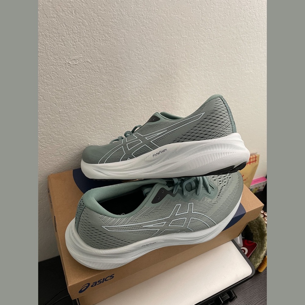 ASICS Men’s Running Shoes size 10 Gel-Pulse 15 Celadon/Cool Grey